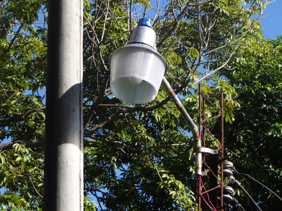 Instalación de lámparas de Mercurio en Col. Morenita