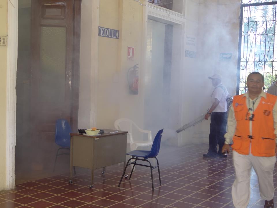 Campaña de lucha contra el dengue, en el Palacio Municipal.
