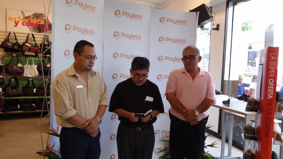 El Señor Jose Mario Alvarado Braham (Sindico Municipal) asistió al evento de remodelación y cambio de imagen de la cadena de Zapaterías “Payless Shoes”