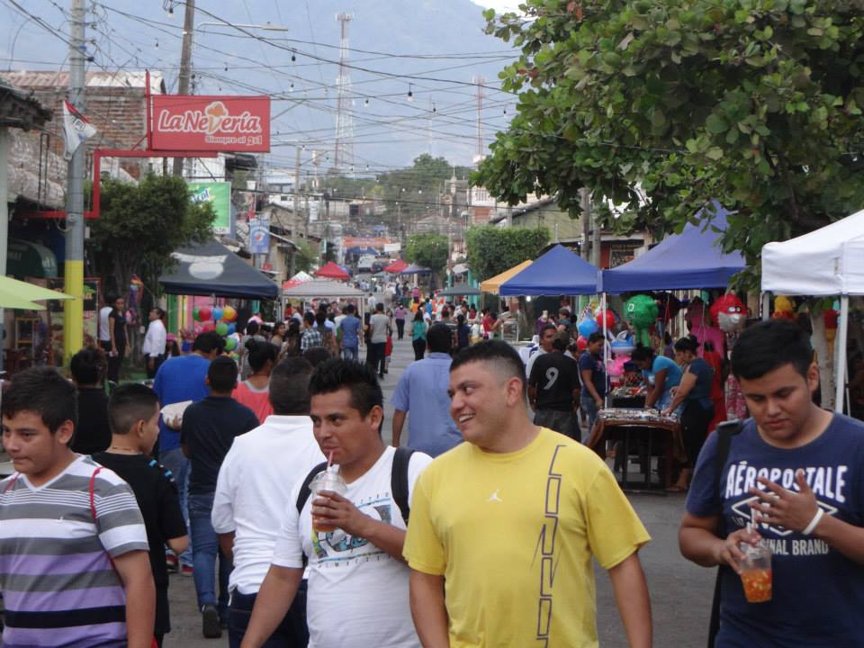 Paseo El Calvario “Alegría Familiar a todo Dar”