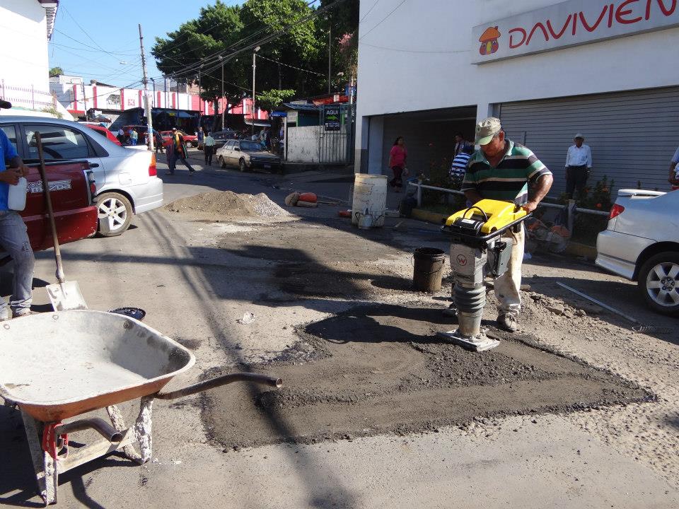 Municipalidad Continúan Trabajos de Reparación de Baches