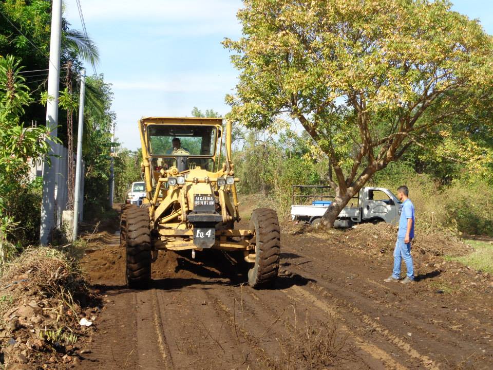 Continuamos Reparando Calles en Colonia Maravilla