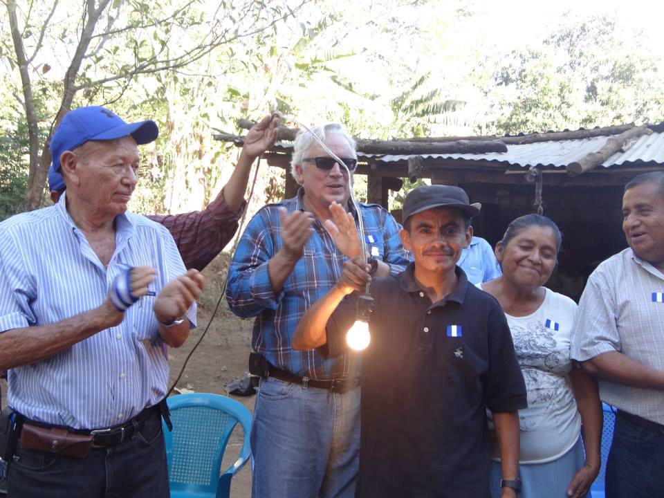 Paco Meardi, Inauguró Proyecto de Electrificación