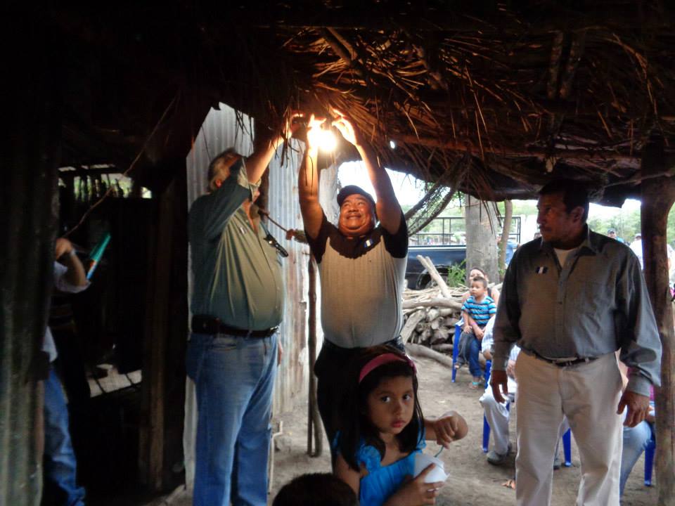 Paco Meardi, Inauguró Proyecto de Electrificación