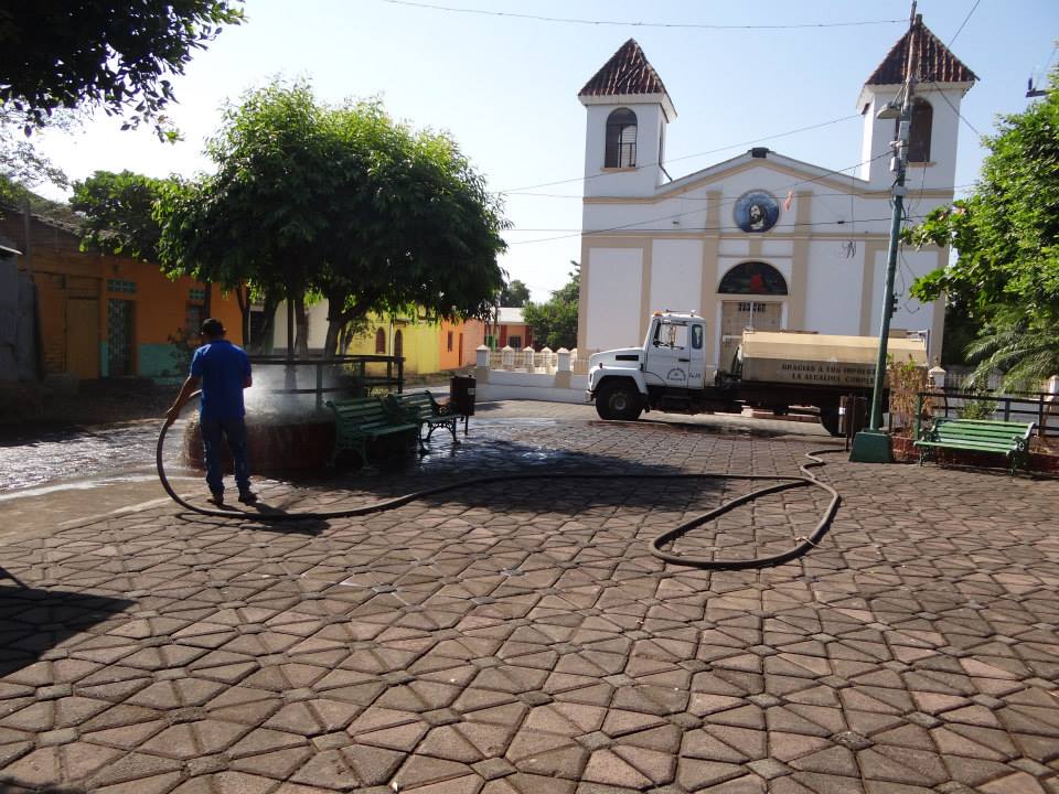 Municipalidad realizó limpieza en Parque El Calvario