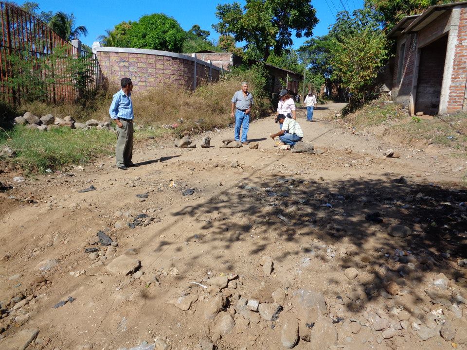 Continúan Trabajos de Mejoramiento de Calle a Cantón La Peña