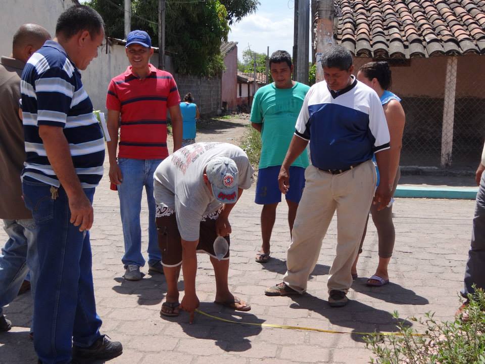 Entrega de puestos a los comerciantes en Puerto Parada