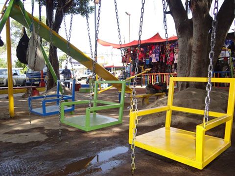 Continúan Trabajos en El Parque Infantil