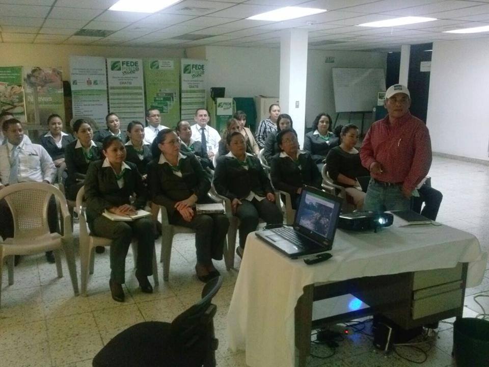 Charla de la Contaminación Ambiental a Personal de Cajas de Crédito de Usulután