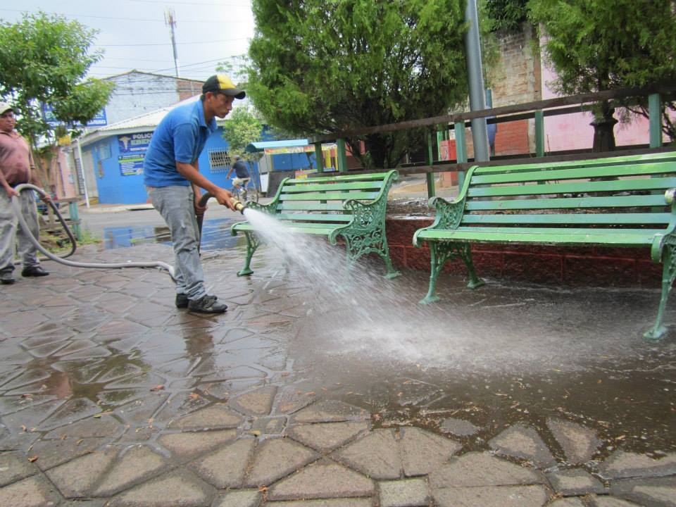 Trabajos de Limpieza Parque Monseñor Oscar Arnulfo Romero