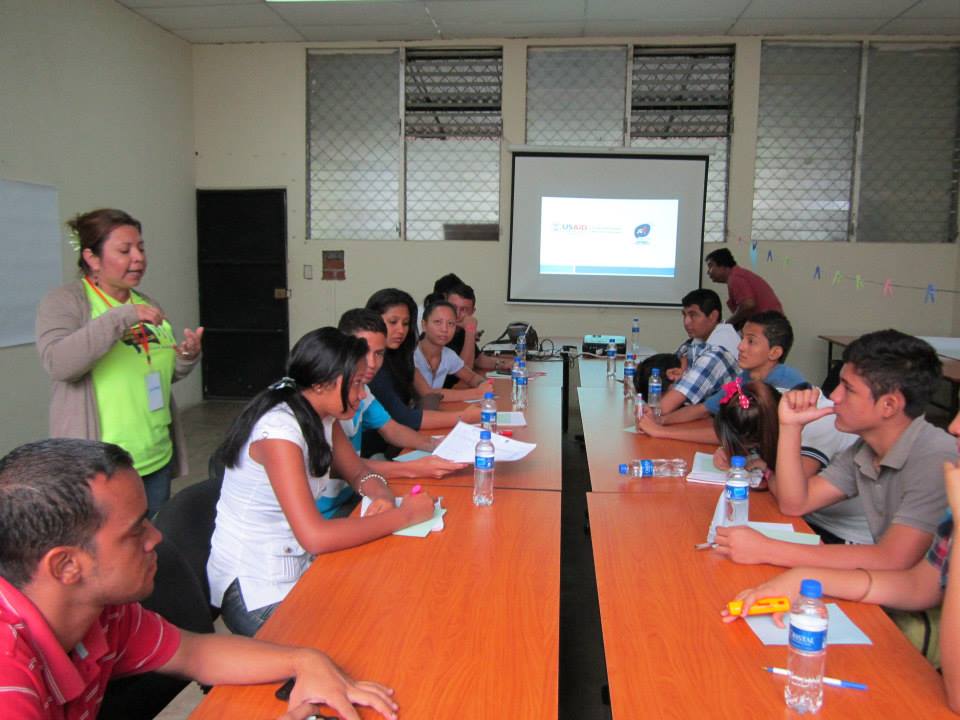 Imparten talleres de prevención a jóvenes de la Unidad de la Juventud