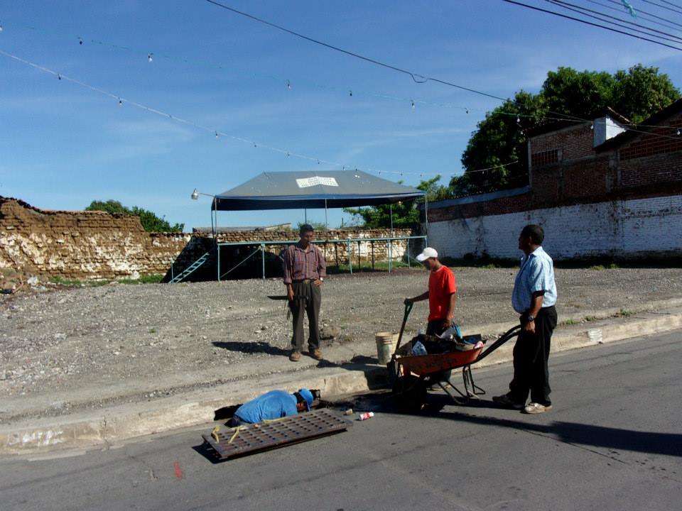 Trabajos de limpieza de tragantes y ornato en Paseo El Calvario