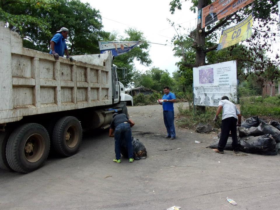 Municipalidad realizó campaña de limpieza en Pto. Parada