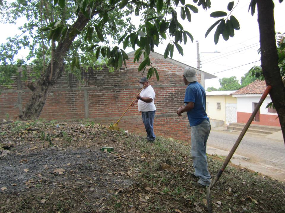 Poda de maleza y Limpieza en Col. Masferrer y 3a Av. Nte