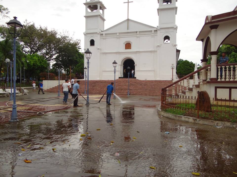 Municipalidad Realizó Trabajos de Lavado en Parque Raúl F. Mungia