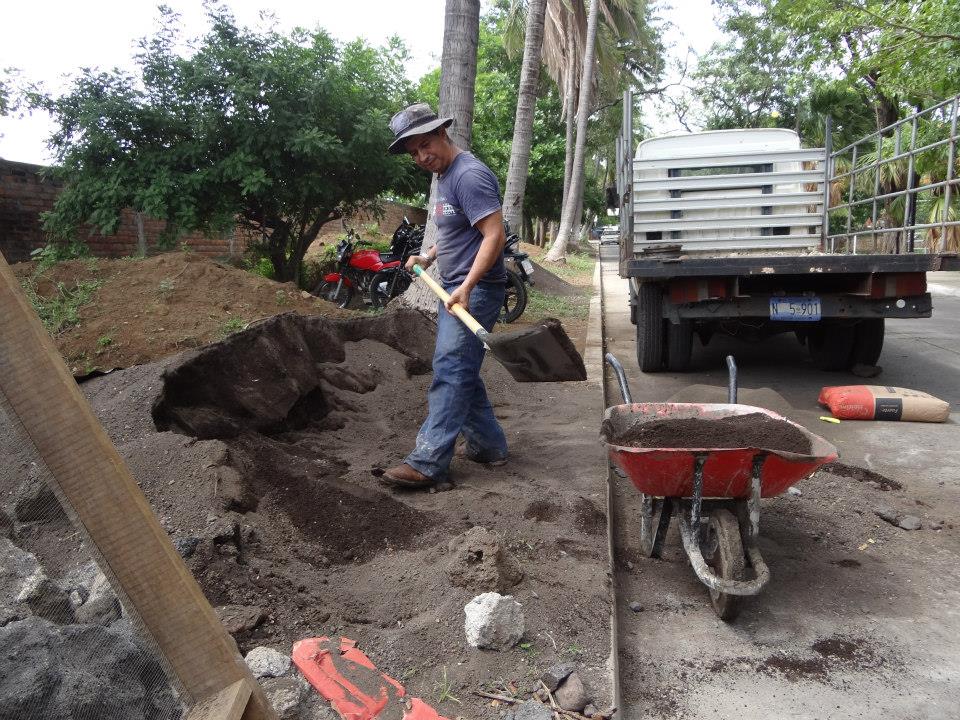 Continúan trabajos de pavimentado en Hospital Nacional San Pedro