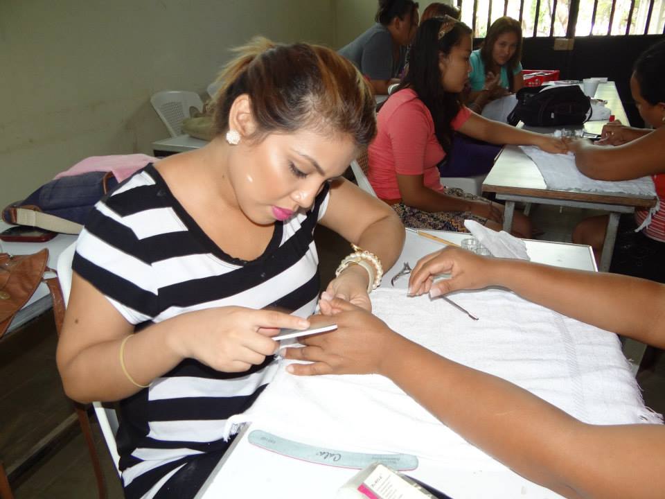 Prácticas de Cosmetología en Centro de Gobierno Municipal