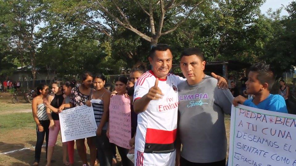 Emotivo recibimiento a Miguel Jaime (Piedra) en La Concordia.