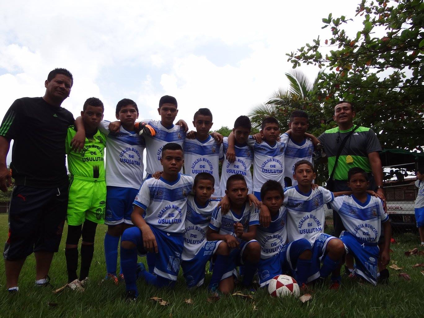 Encuentro futbolístico de la Escuela Municipal de Usulután