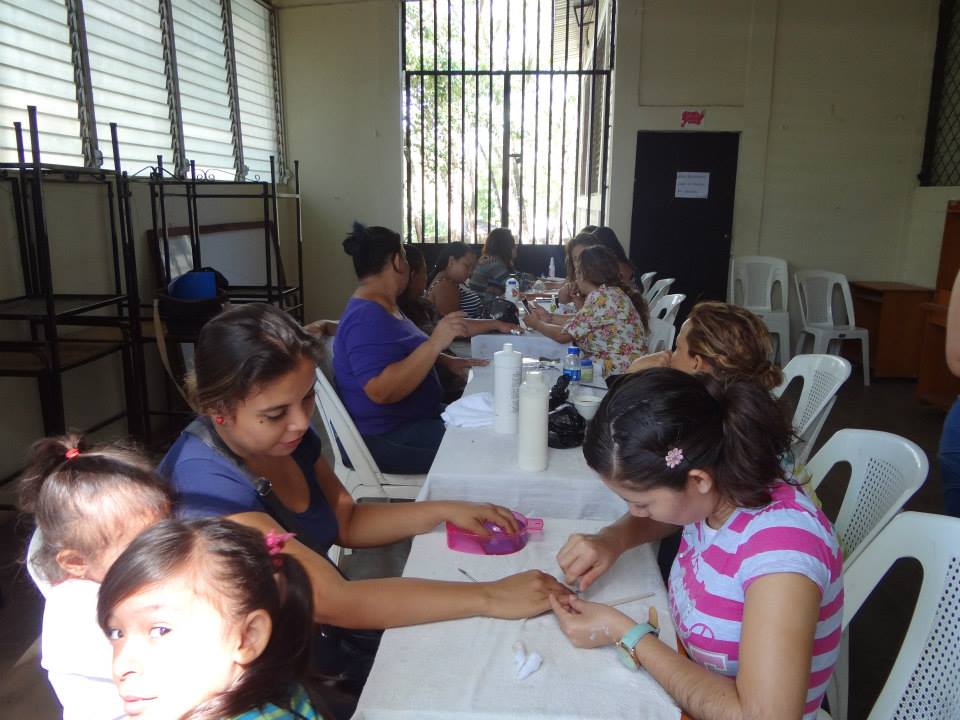 Continúan las prácticas en fase 2 de los cursos de cosmetología