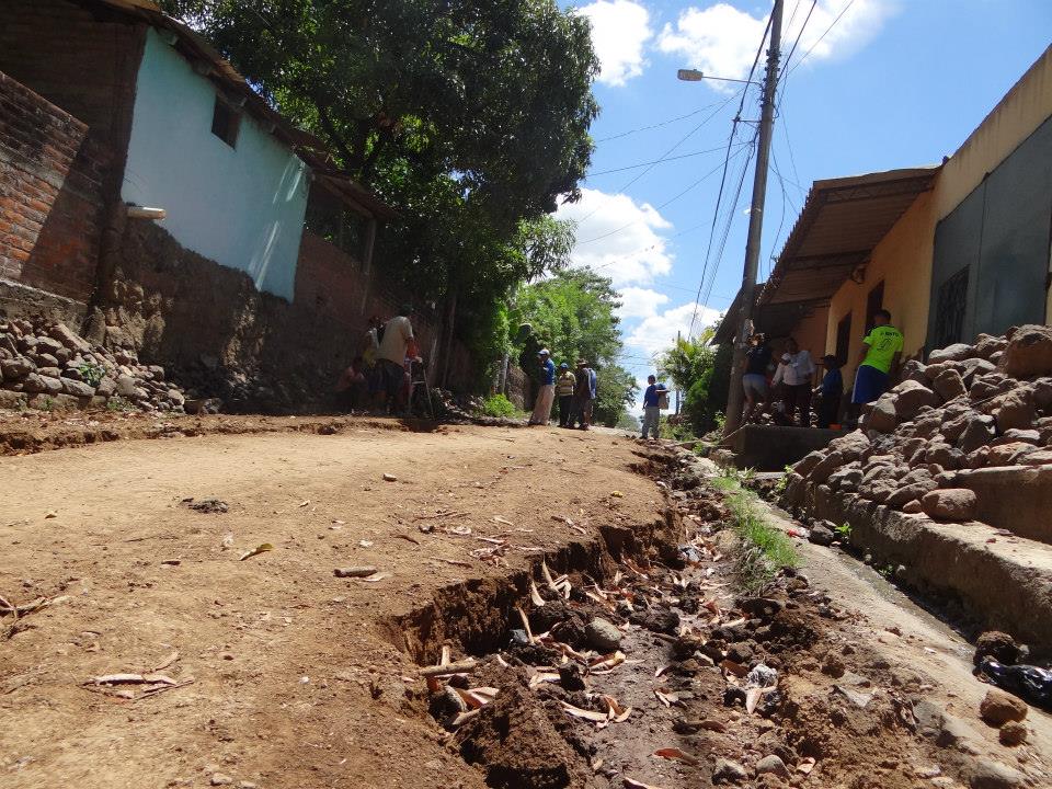 Inician Reparación de Calle en Colonia Altamira Nº 2