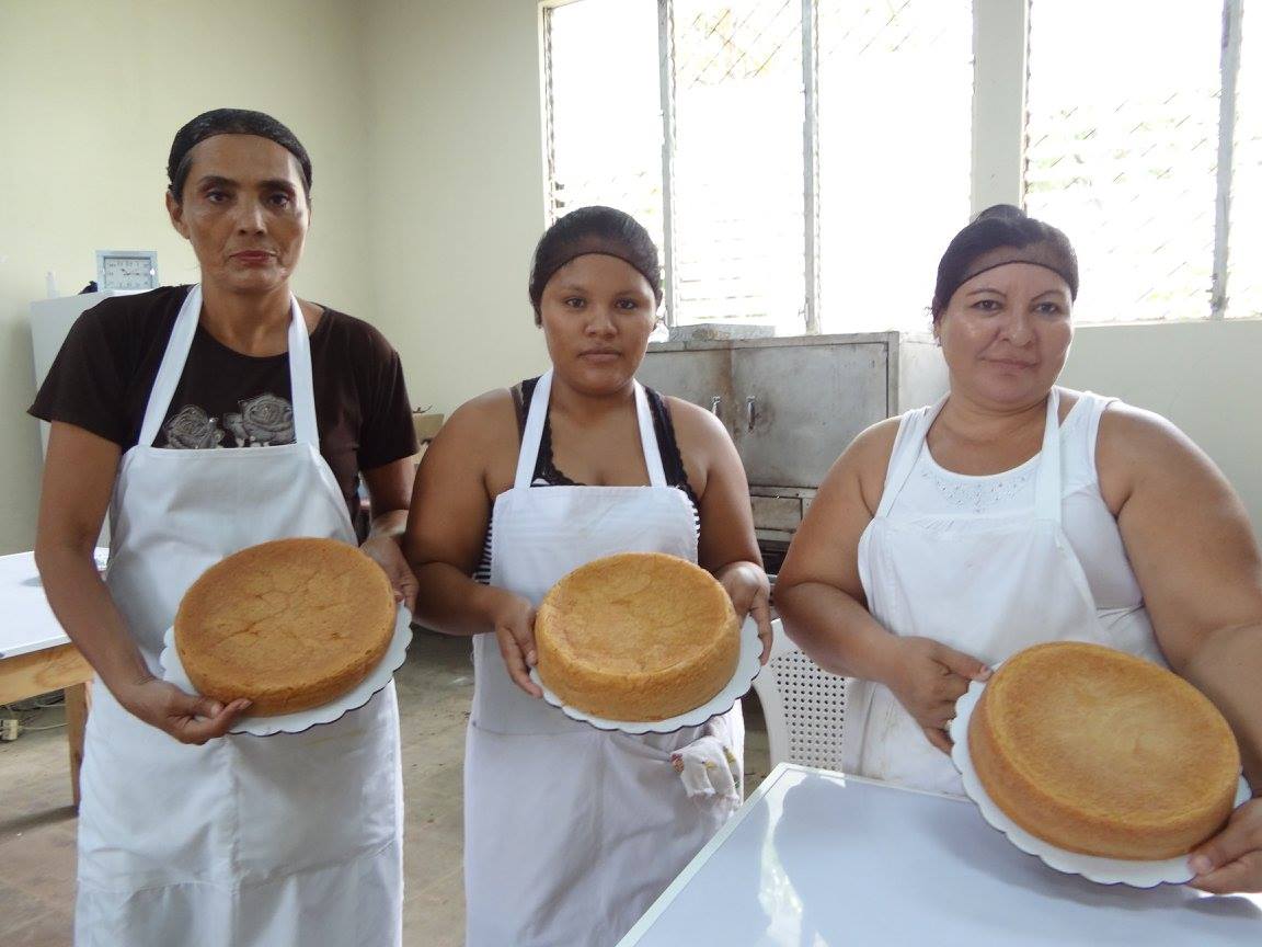 Continúan Cursos de Pastelería a Mujeres del Programa PATI