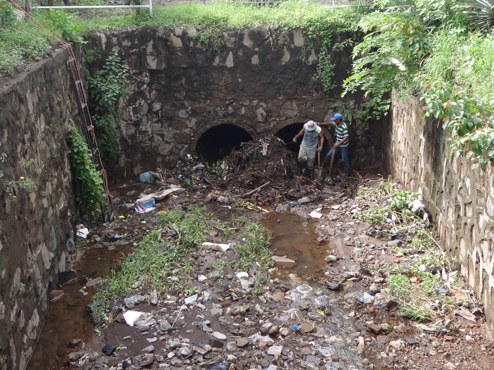 Municipalidad Realizo Limpieza en Quebrada Los Pinos