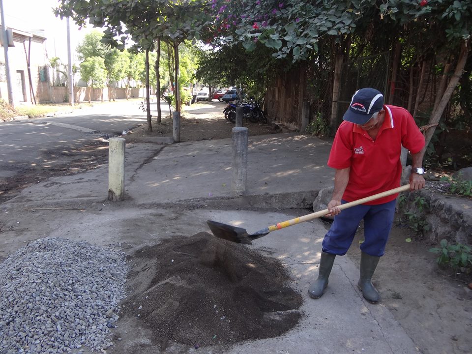 Reparacion de Cuneta Ubicada sobre Calle Antigua a Santa María