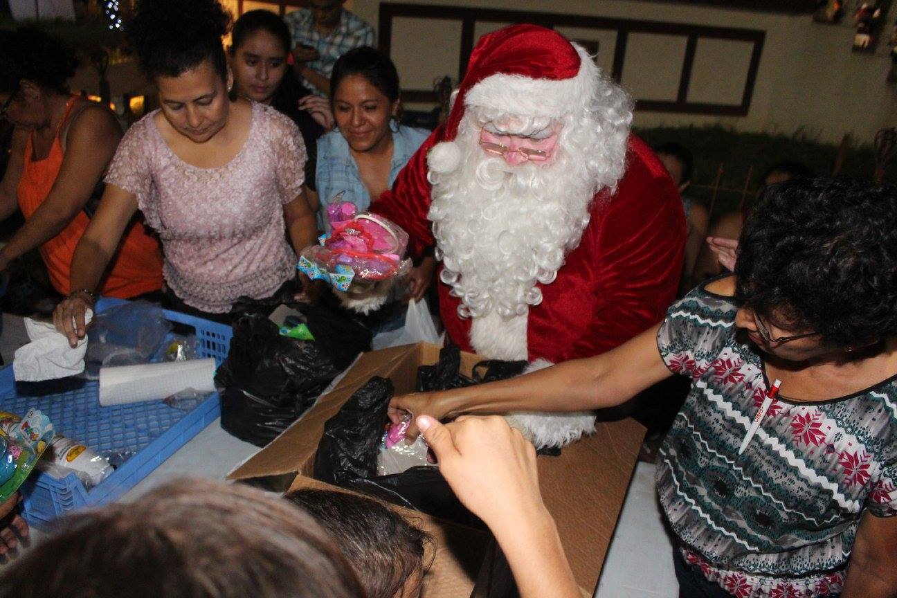 Entrega de Regalos Navideños