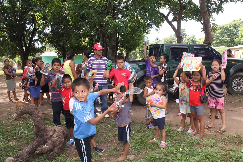 Piedra celebró la navidad con habitantes de Col. Las Brisas