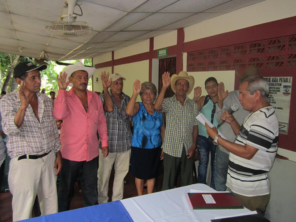 Juramentación de la Asociación de Desarrollo Comunal Paz 93 y la ADESCO y Administradora del Sistema de Agua Potable del Cantón El Cerrito