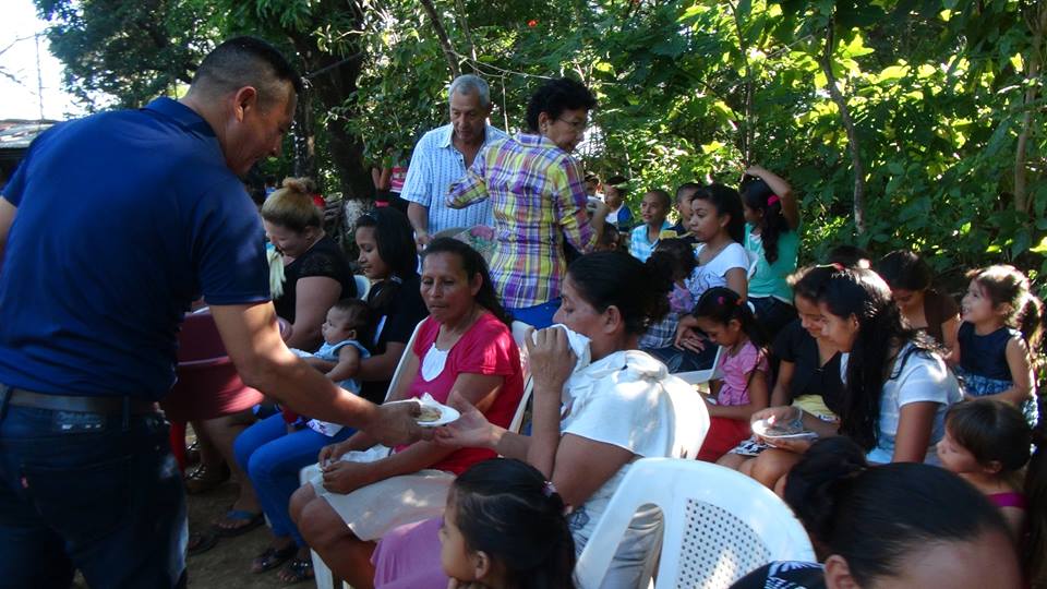 Piedra celebró la navidad con habitantes de Caserío La Escuela