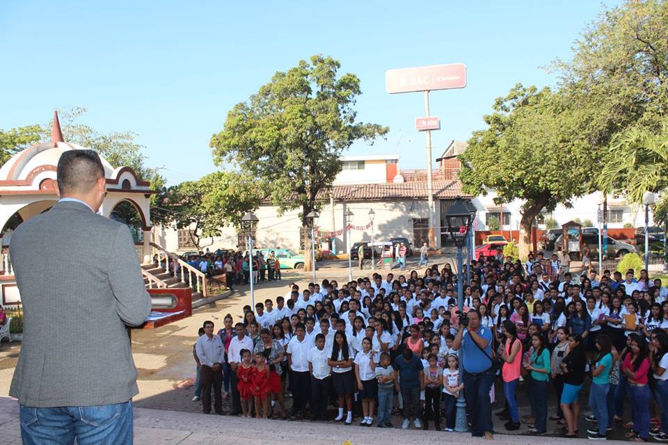 Piedra participo en la inauguración del año escolar 2016