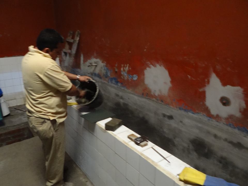 Continua Remodelación de Servicios Sanitarios en el Mercado Regional