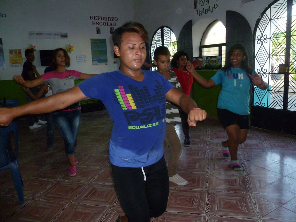 Jóvenes realizan practicas  de Baile CDA
