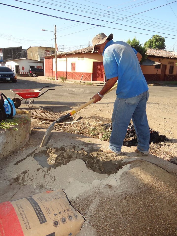 Reparación entre la 6ª Calle Ote y la 16 Av. Norte,