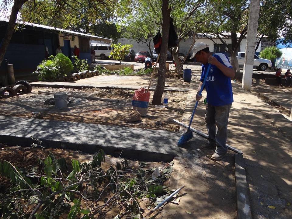 Trabajos de Empedrado en Centro Escolar Anita Guerrero