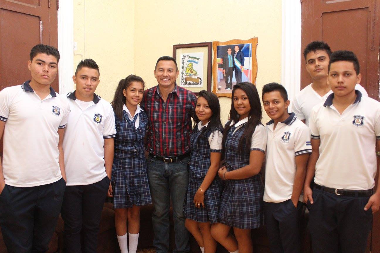 Piedra, Recibió Alumnos de Colegio Centenario para Conversatorio