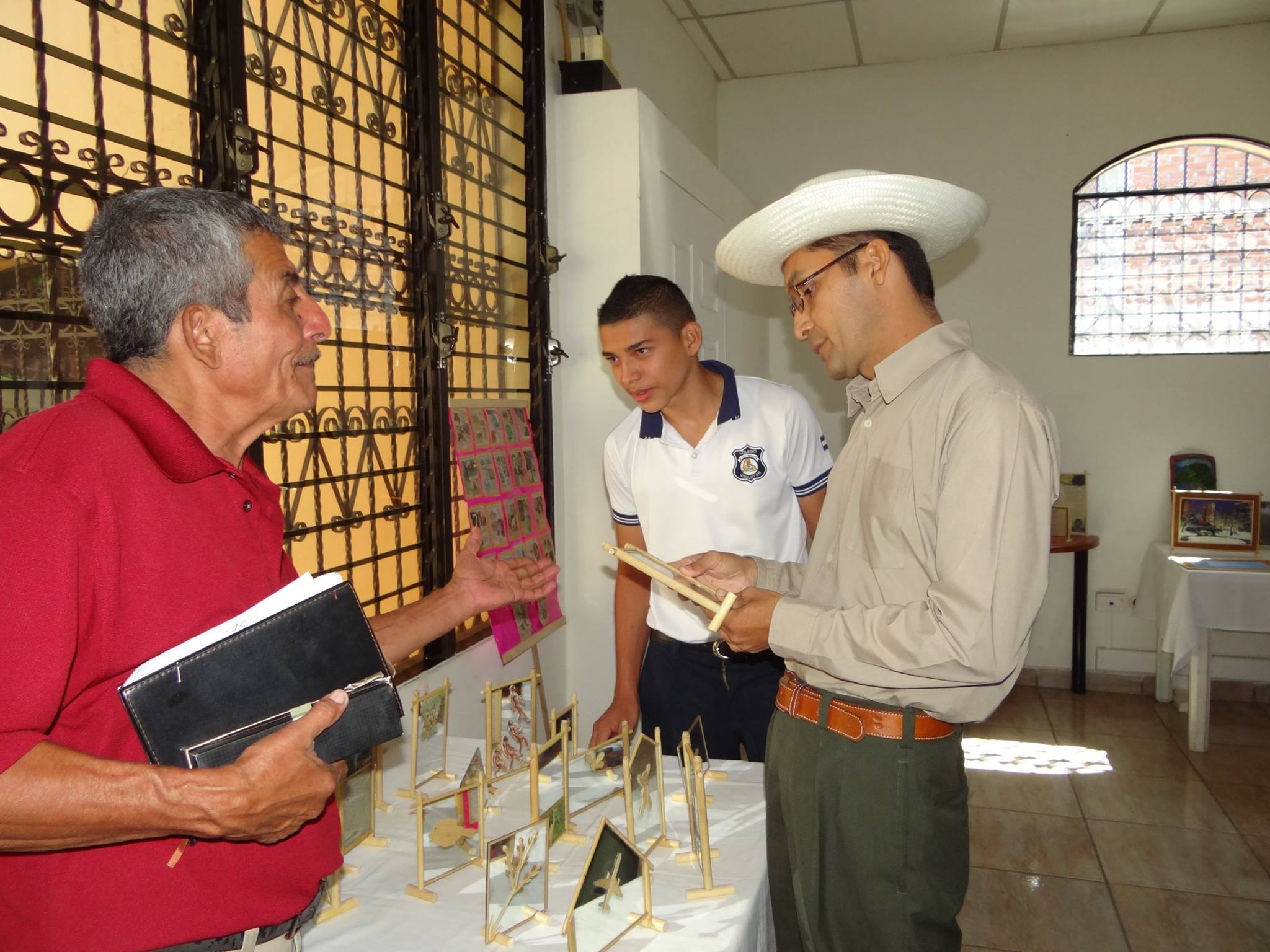 Finalizó la Exposición de Artesanías en Tallo de Flor de Caña