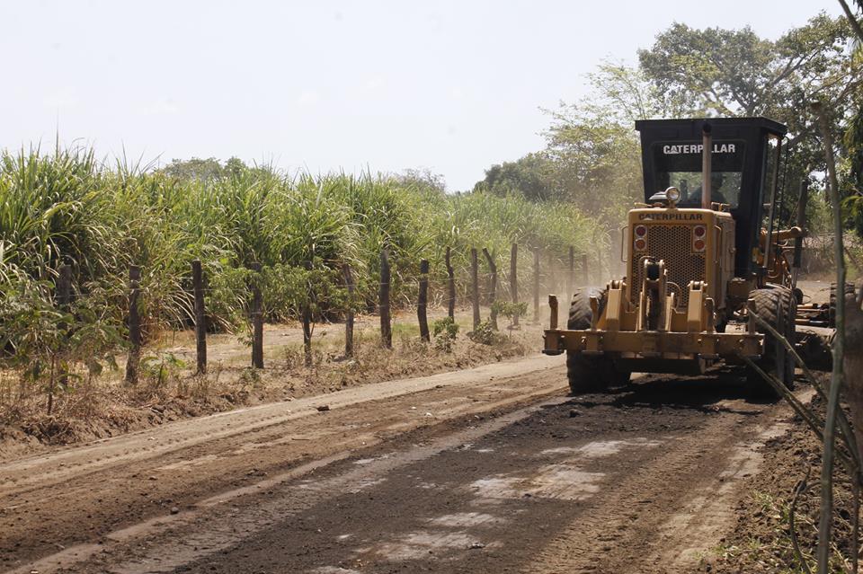 Trabajos de Conformado y Compactado en Comunidad El Chorrizo