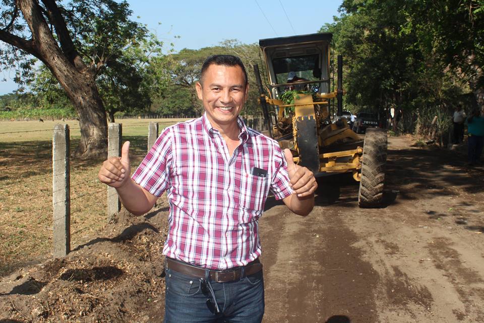 Piedra, Trabajando en la Reparación de Calles en Puerto Parada