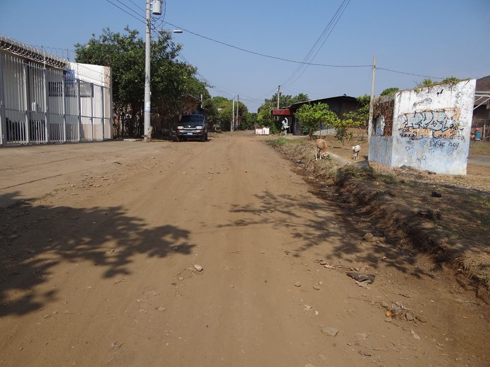 Trabajos de Cuneteado y Conformado en Calle de Colonia Castro