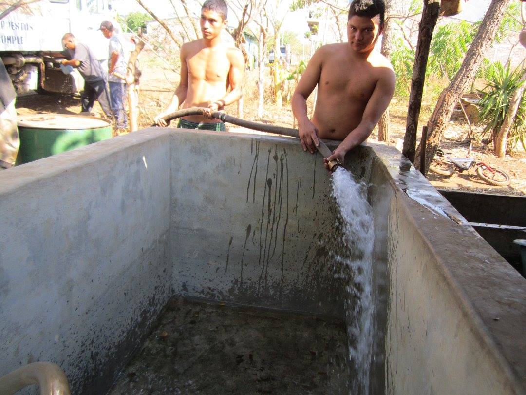 Municipalidad Brinda Agua potable a comunidad Altos de Usulután