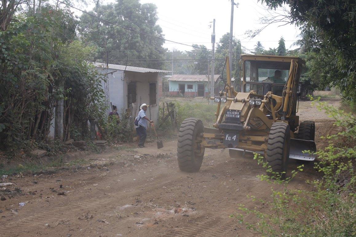 Reparación de Caminos Vecinales en Col. El Paraíso.