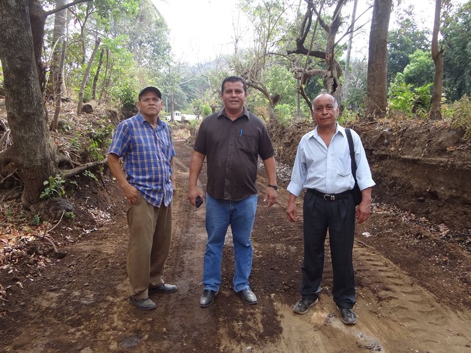 Trabajos de Cuneteado y Conformado en Calle de Cantón El Cerrito