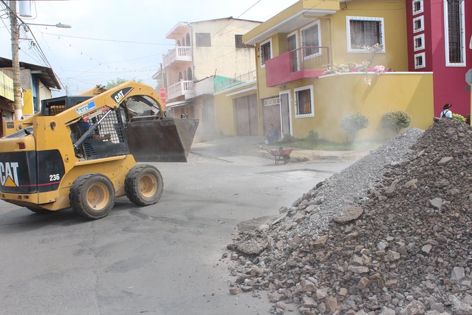 Continúan Trabajos de Reparación de Baches en Usulután