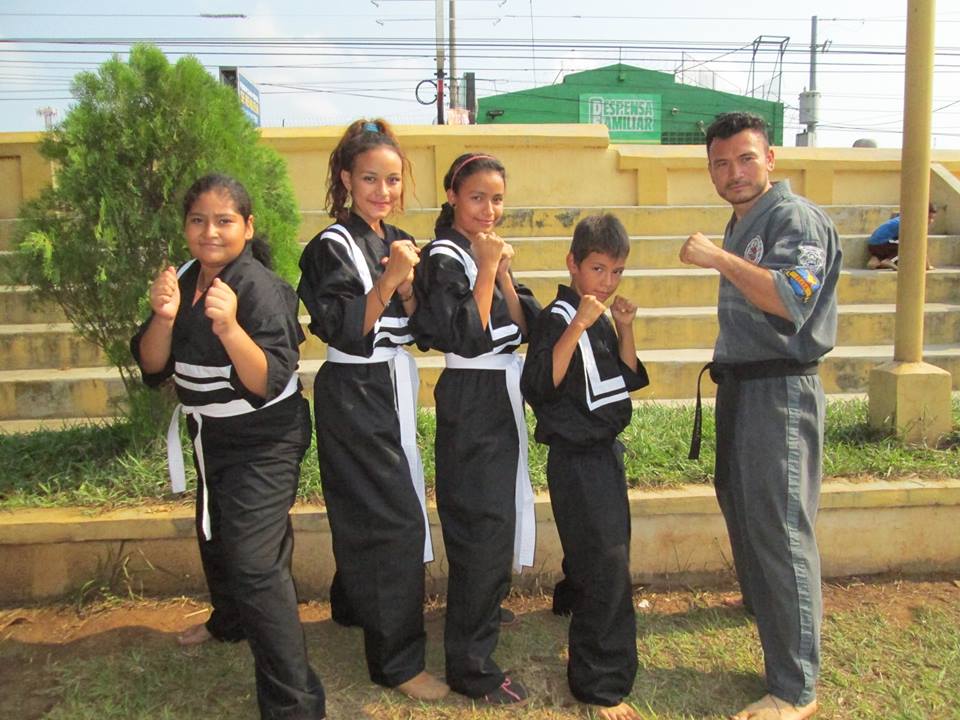 Continúan Las Clases de Lima Lama en el Gimnasio Municipal