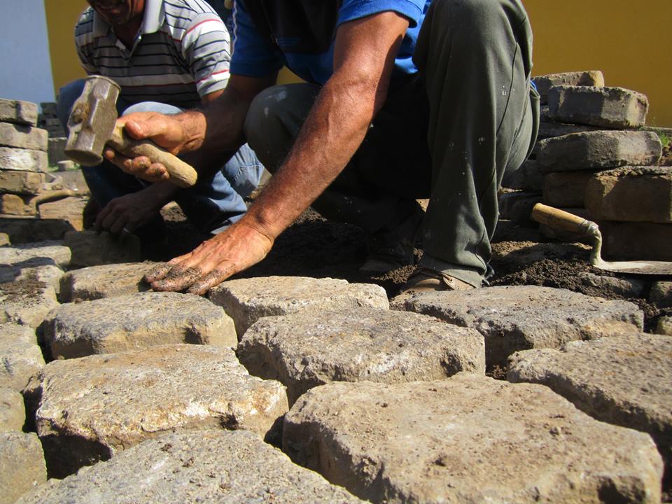 Trabajos de Reparación de Adoquinado en la 7ª Calle Oriente