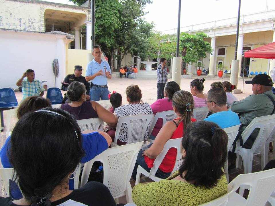 Reunión con Vendedores y Comerciantes de la Zona Comercial