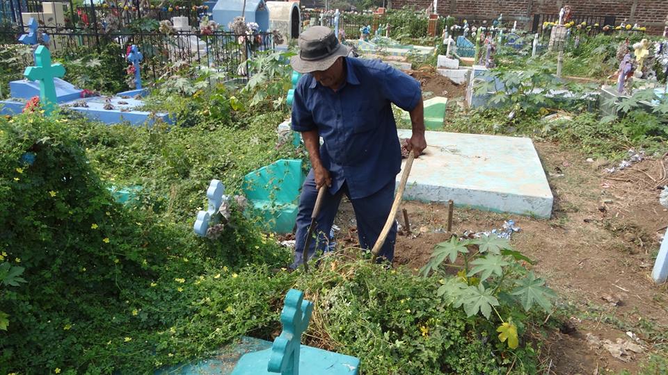 Trabajos de Limpieza y Ornato en Cementerio General Sur